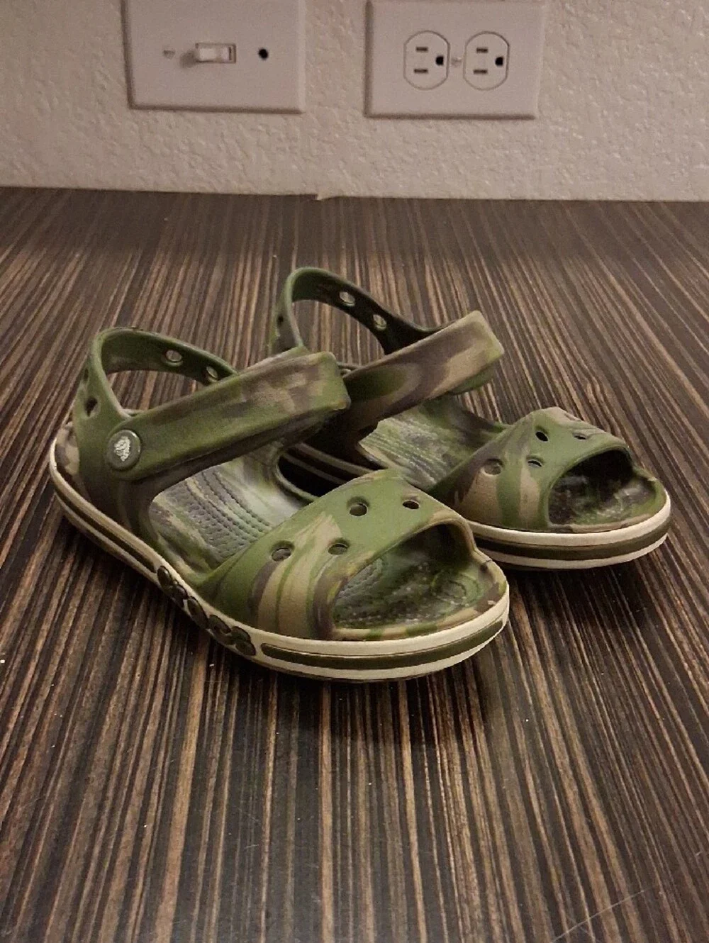CROCS Kids Green Camo Strap Sandals